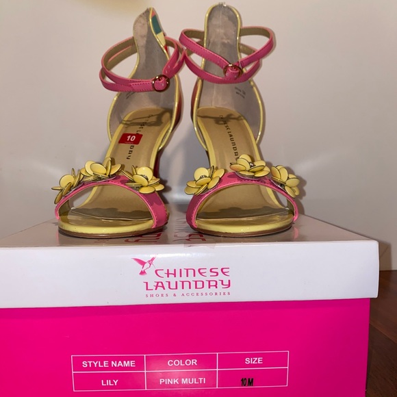 Chinese Laundry floral 2-piece sandal/rainbow heel - Picture 2 of 10